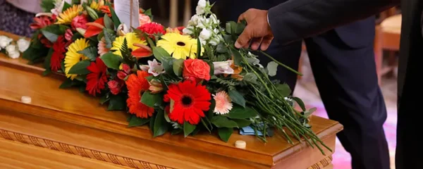 Comment choisir une assurance obsèques senior adaptée